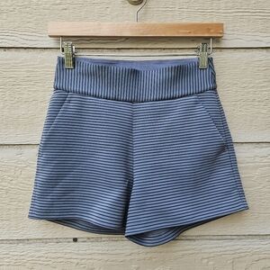 Lululemon Shaped Short in Sterling size 4 gray and black stripes ponte knit